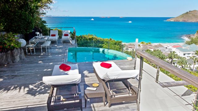 This luxury villa enjoys a prime location for relaxing holiday in St Barth