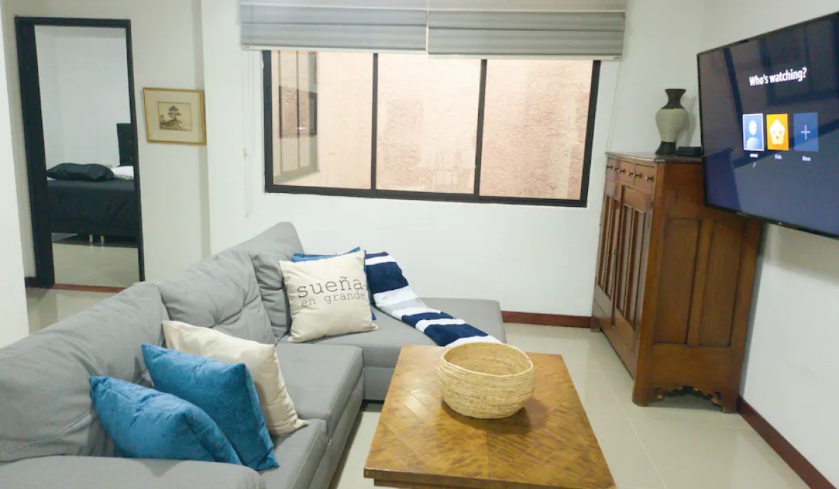 Guest friendly 2br Apt! Excellent location! Lleras