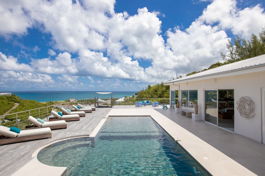 Beautiful Seven-bedroom luxury villa for rental in Saint-Martin